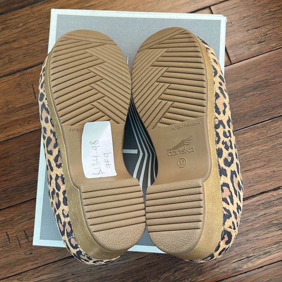 NWT! Dansko Leopard Suede Clog. Women’s size 37. - Picture 4 of 8